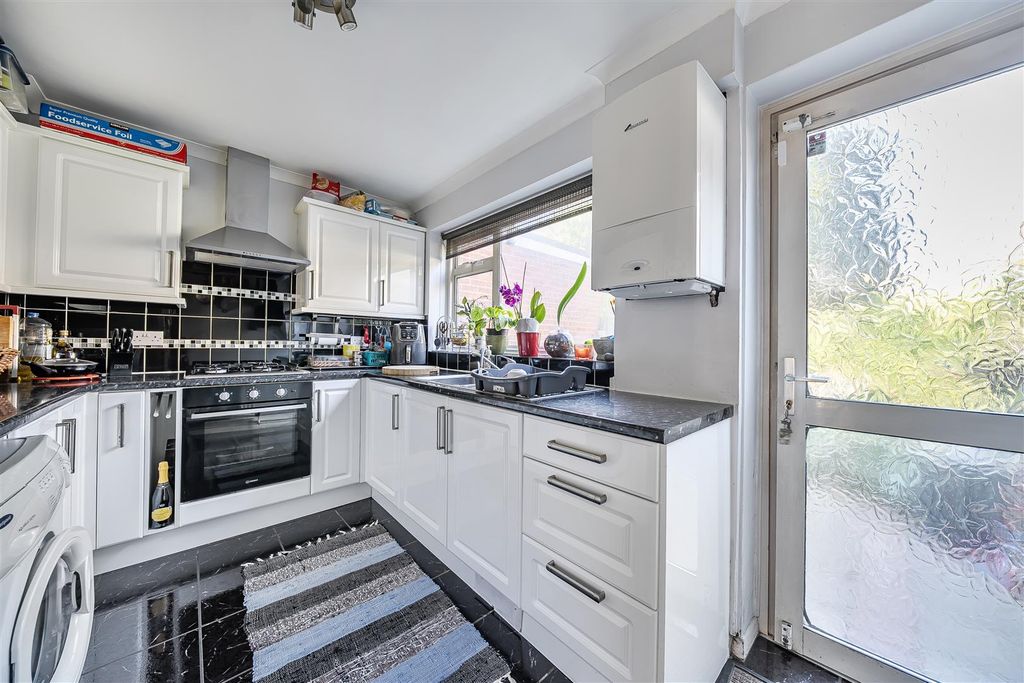 Property photo 3 of 15 Kitchen