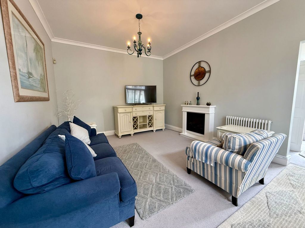 Property photo 2 of 27