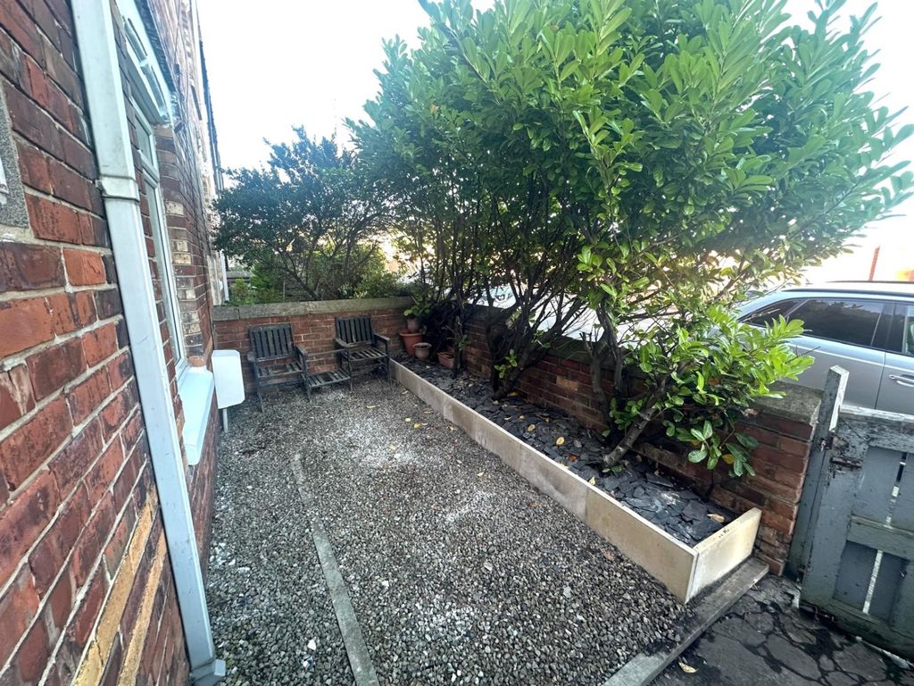 Property photo 2 of 12 Garden Front