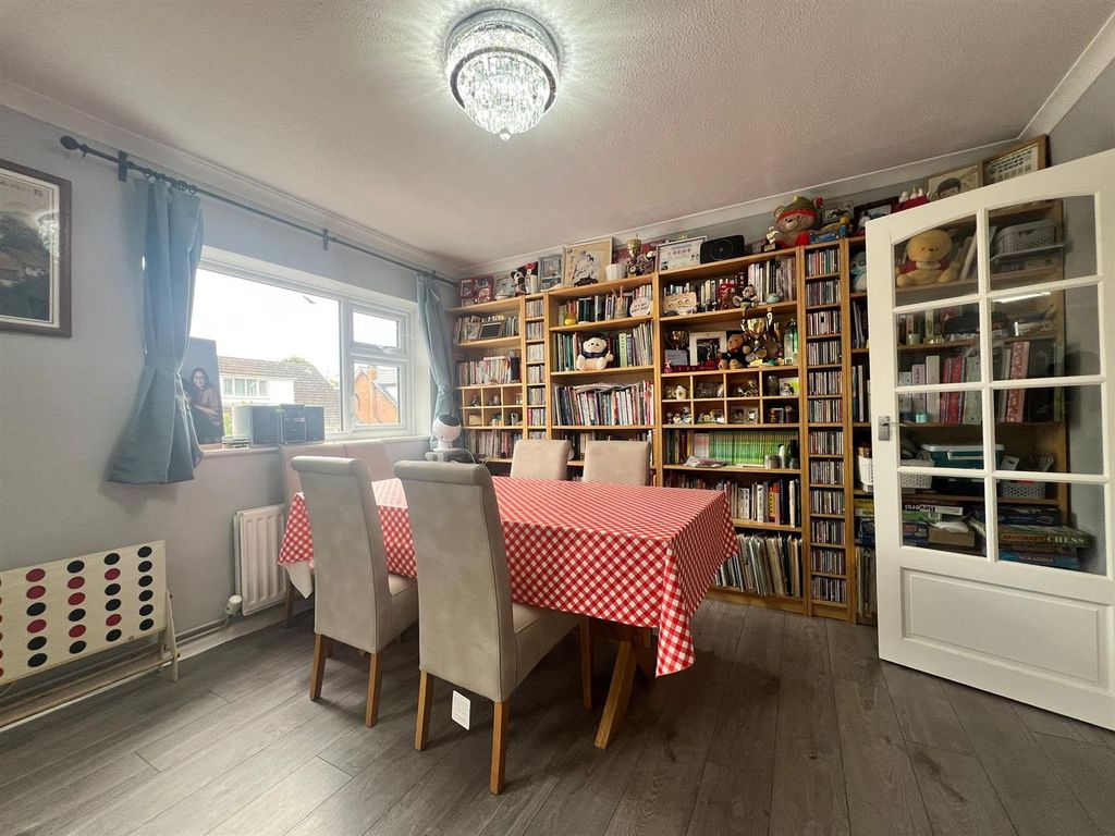 Property photo 3 of 20 Dining