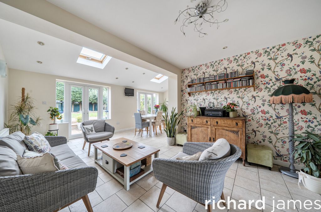 Property photo 2 of 23 39Dae990c6864F10A6E7d70Cafa9300F
