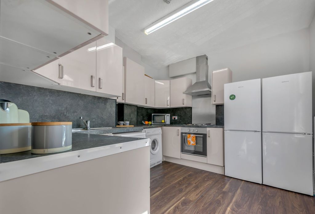 Property photo 3 of 15 Property Photo