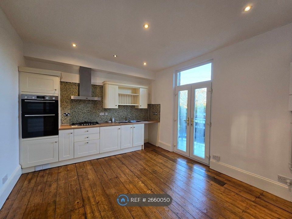 Property photo 3 of 15 Kitchen-Diner