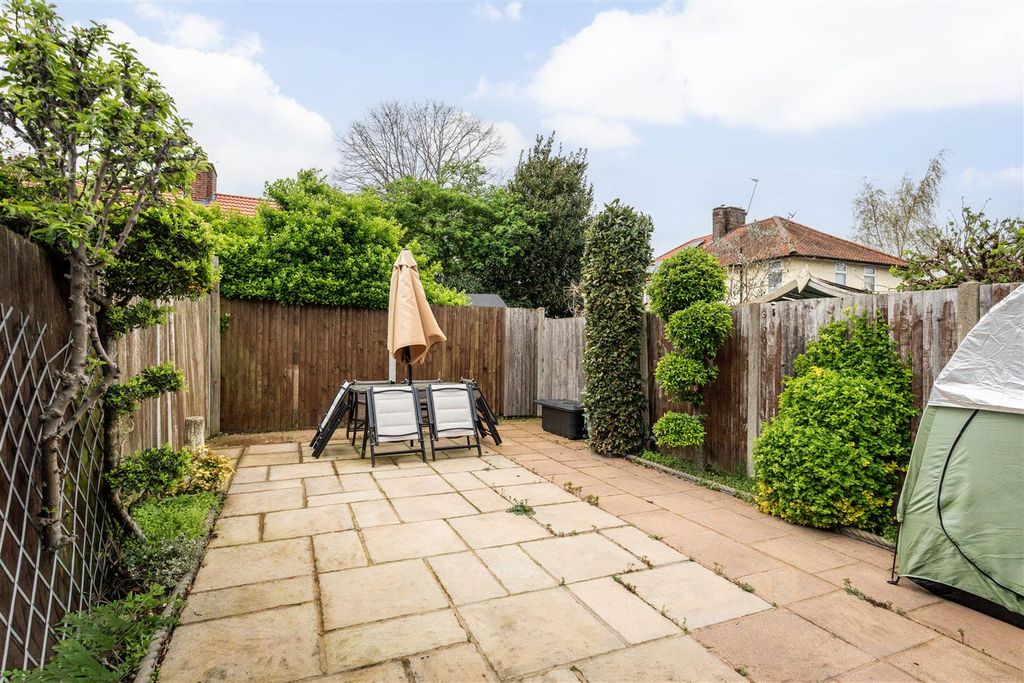 Property photo 2 of 11 Kilmington Road-10.Jpg