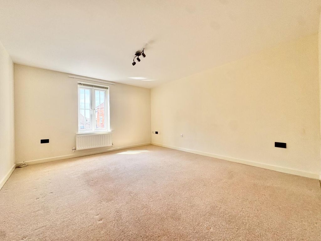 Property photo 3 of 10 Living Room