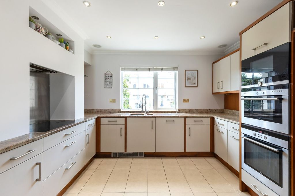 Property photo 3 of 13 Kitchen