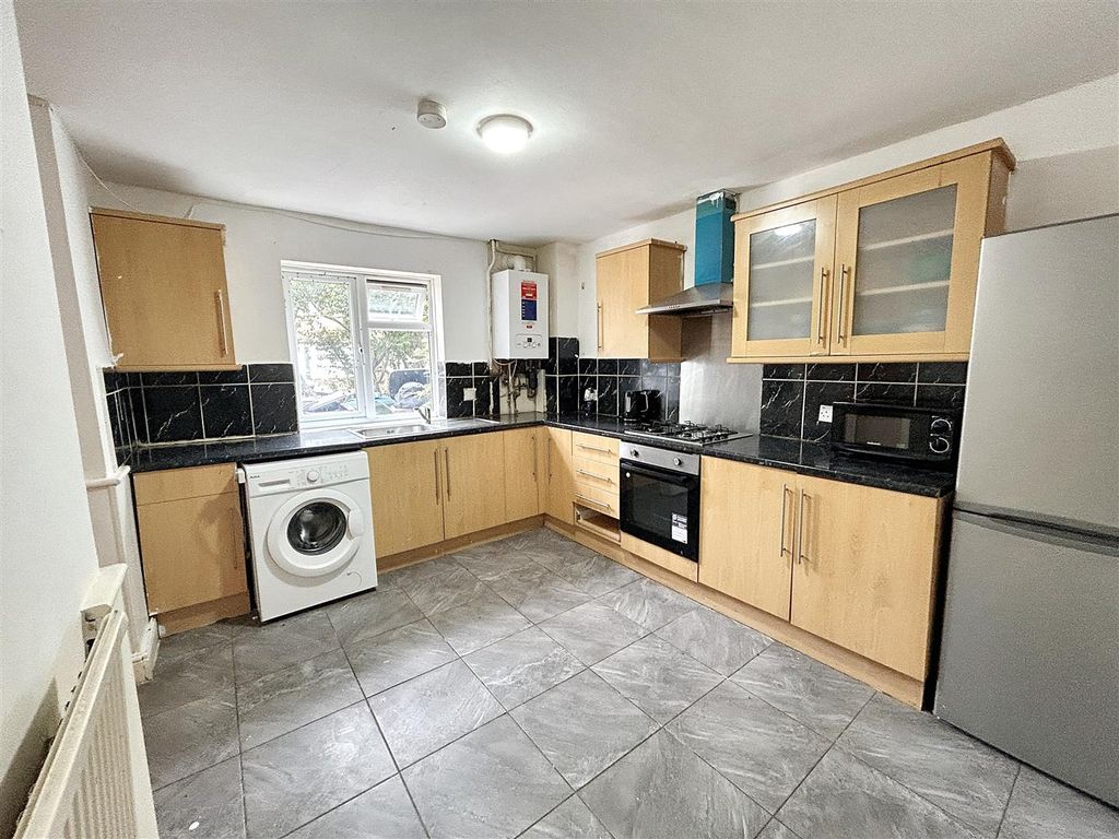 Property photo 2 of 14 Kitchen