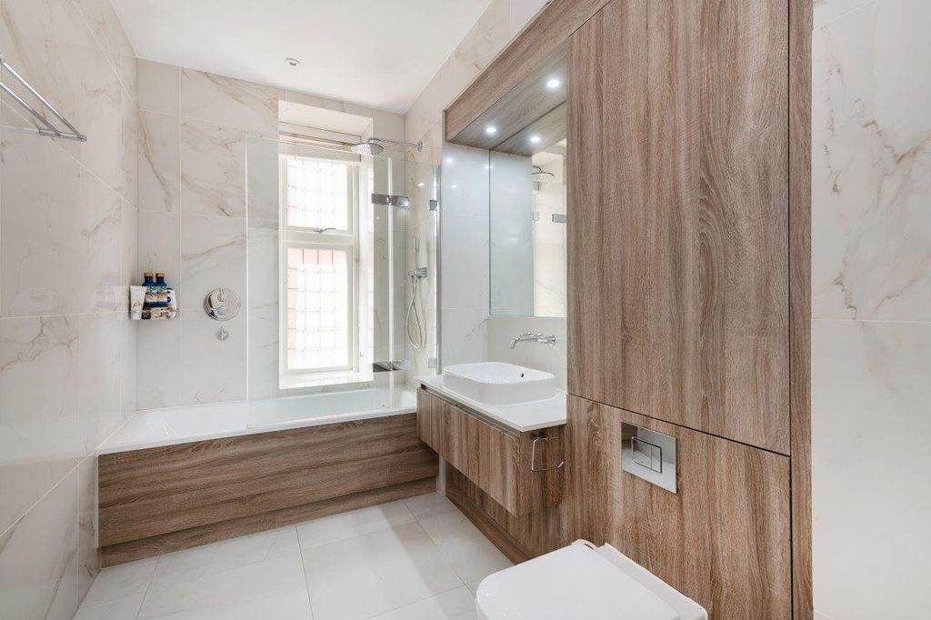 Property photo 3 of 13 Bathroom