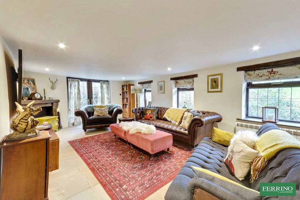 Property photo 2 of 28 Sitting Room