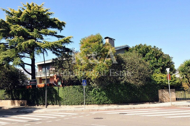 Property photo 1 of 2