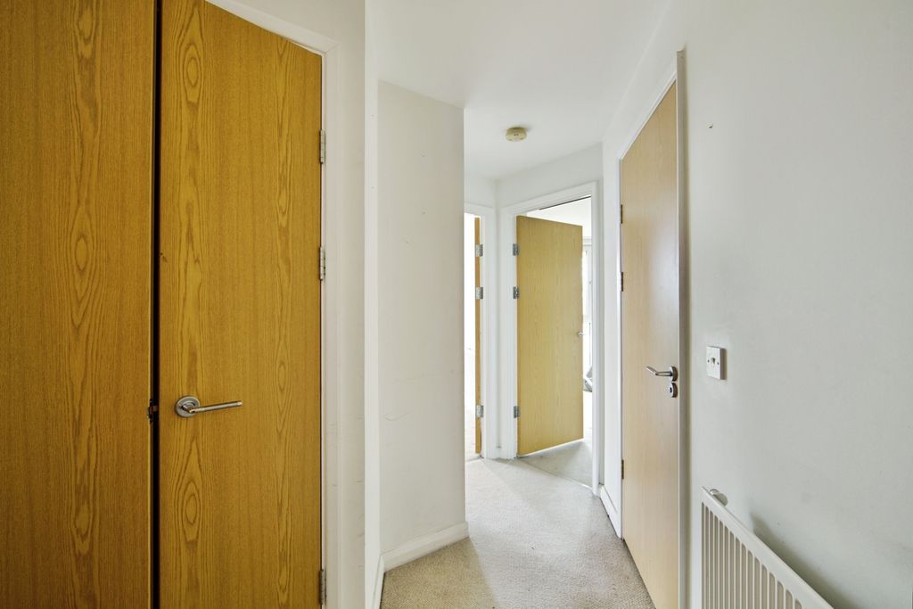 Property photo 3 of 20 Pbox-Img.Jpg