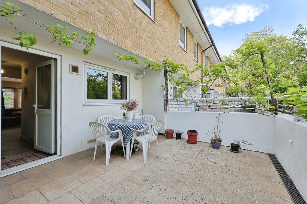 Property photo 2 of 20