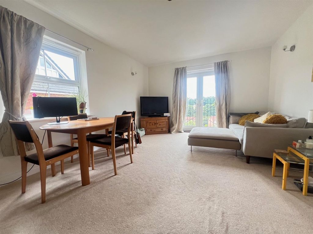 Property photo 2 of 10 New Lounge 2024.Jpg