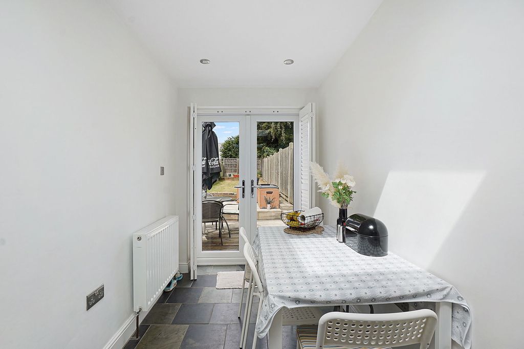 Property photo 2 of 21