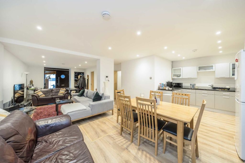 Property photo 1 of 5