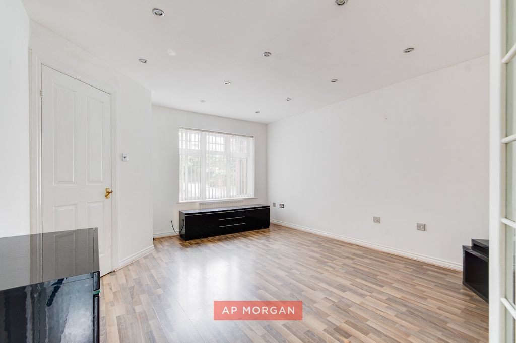 Property photo 2 of 11 Picture No. 06