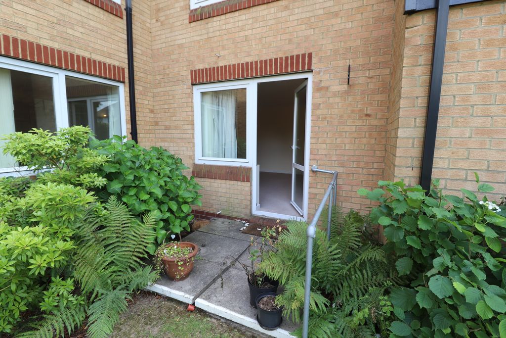 Property photo 3 of 11 Direct Garden Access