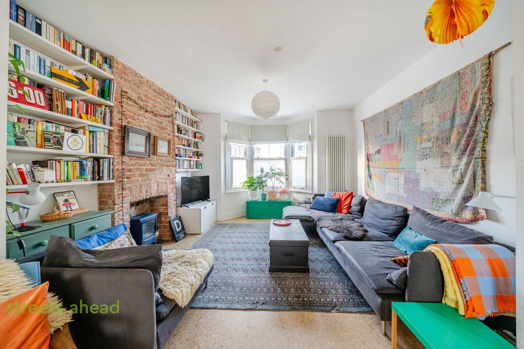 Property photo 2 of 18 57049d79-d1A0-490...