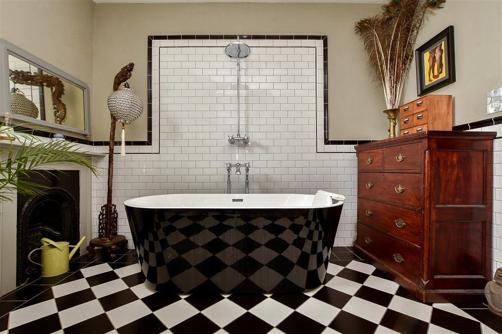 Property photo 1 of 21 En-Suite Bathroom