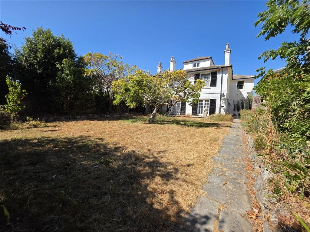 Property photo 2 of 17