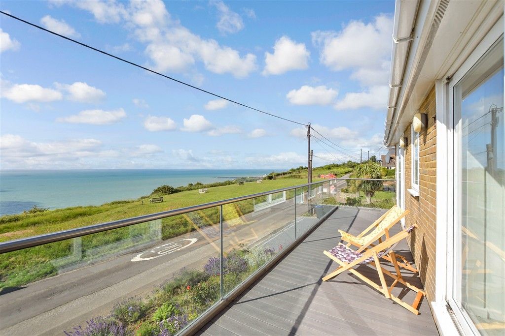 Property photo 2 of 4 Balcony / Terrace