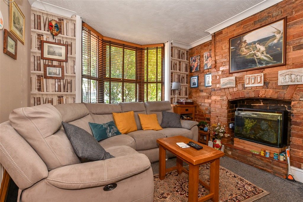 Property photo 3 of 15 Lounge
