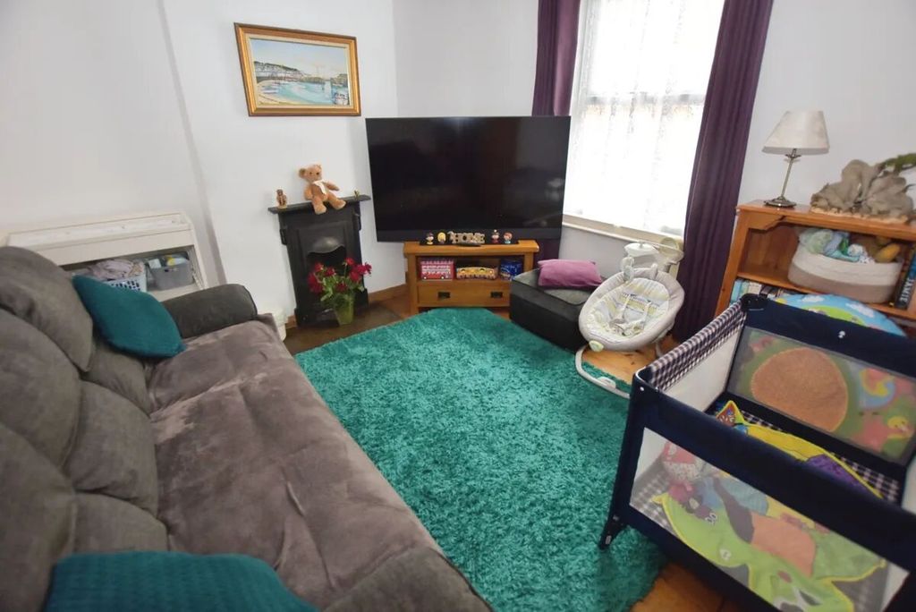 Property photo 2 of 12 Picture 2