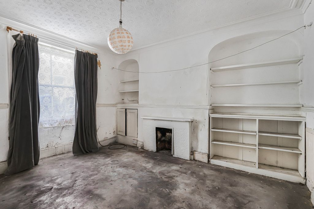 Property photo 3 of 13
