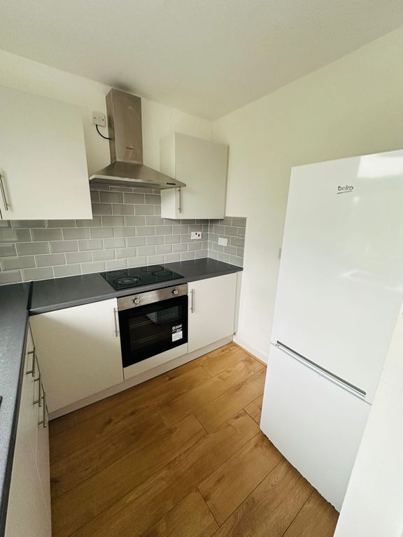 Property photo 3 of 6 Kitchen