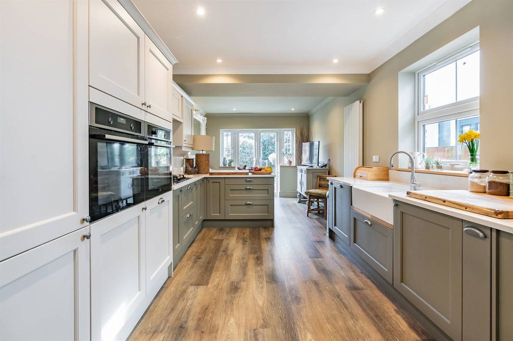 Property photo 2 of 25