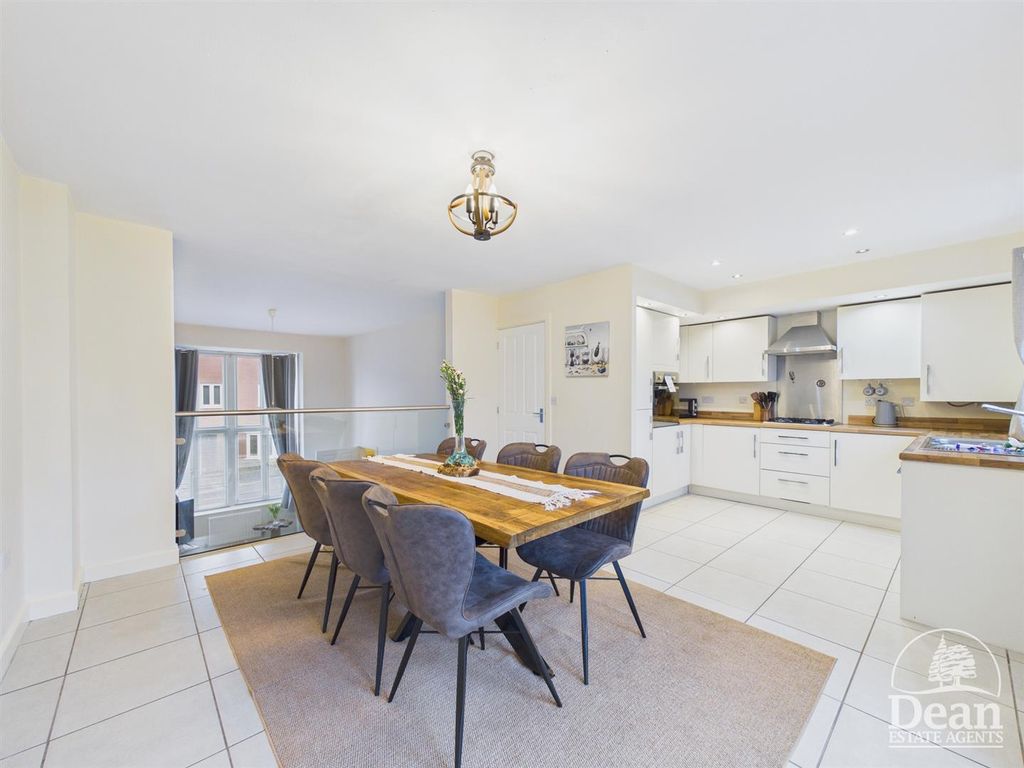 Property photo 3 of 19