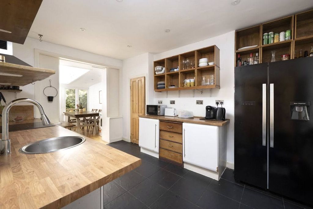 Property photo 3 of 14 Kitchen