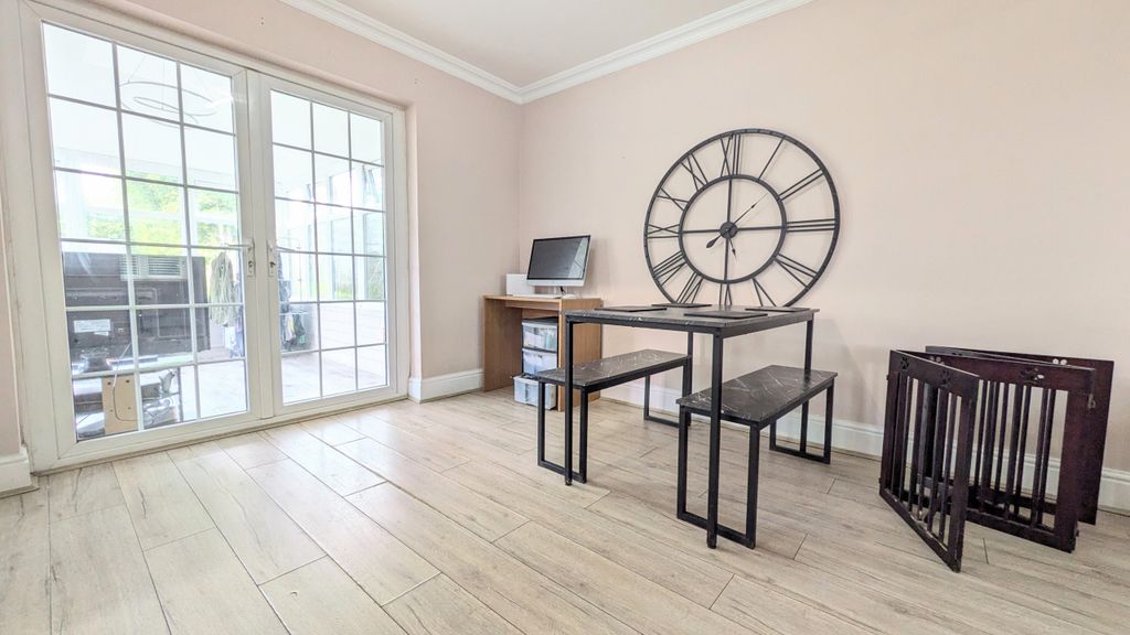 Property photo 2 of 14 Pxl_20250905_105139320.Mp~2