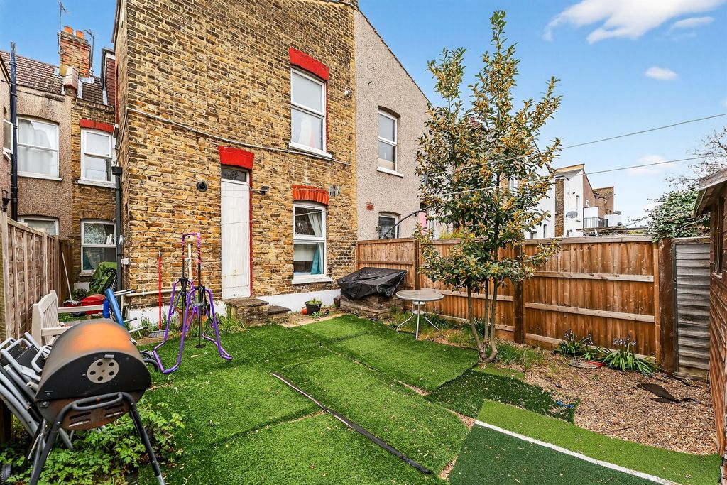 Property photo 2 of 20