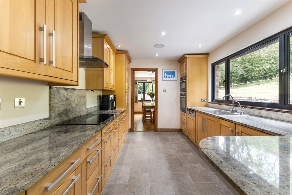 Property photo 3 of 20 Kitchen