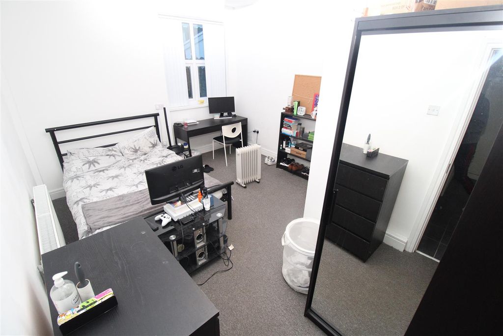 Property photo 2 of 4