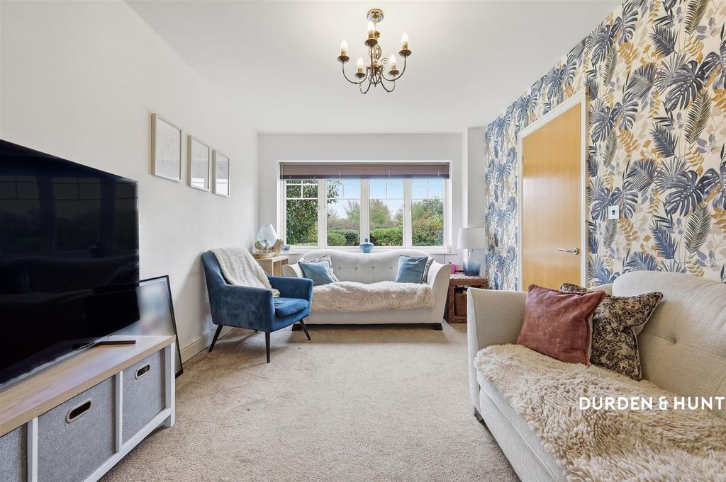 Property photo 3 of 27 Ridgewell Grove