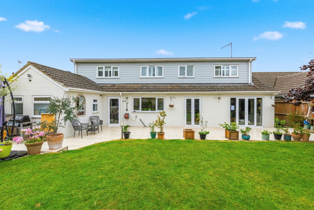 Property photo 1 of 18