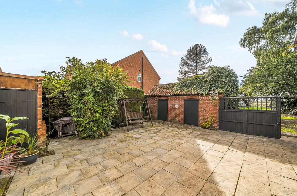 Property photo 3 of 24