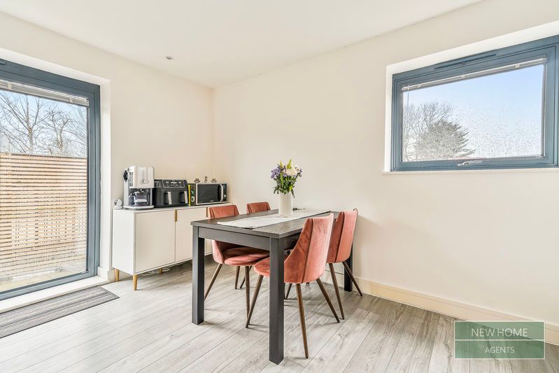 Property photo 3 of 17 Photo 6