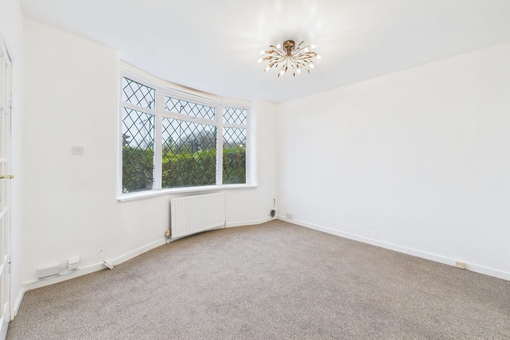 Property photo 3 of 20 Lounge