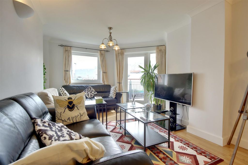 Property photo 3 of 15 Df5D8Bb8-3Db5-40DC-9C87-5Dbb824E7E01_1_201_A.Jpeg