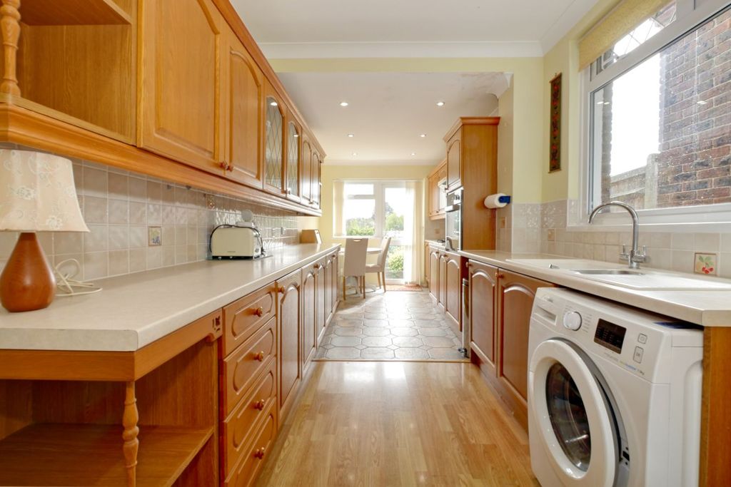 Property photo 3 of 36