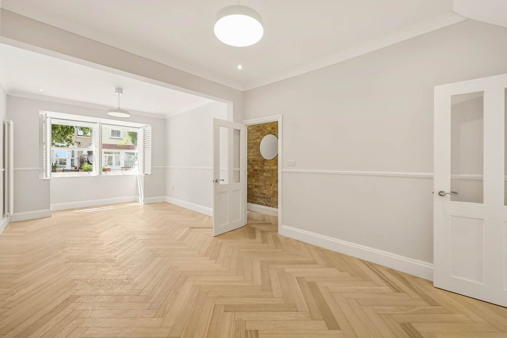 Property photo 2 of 23