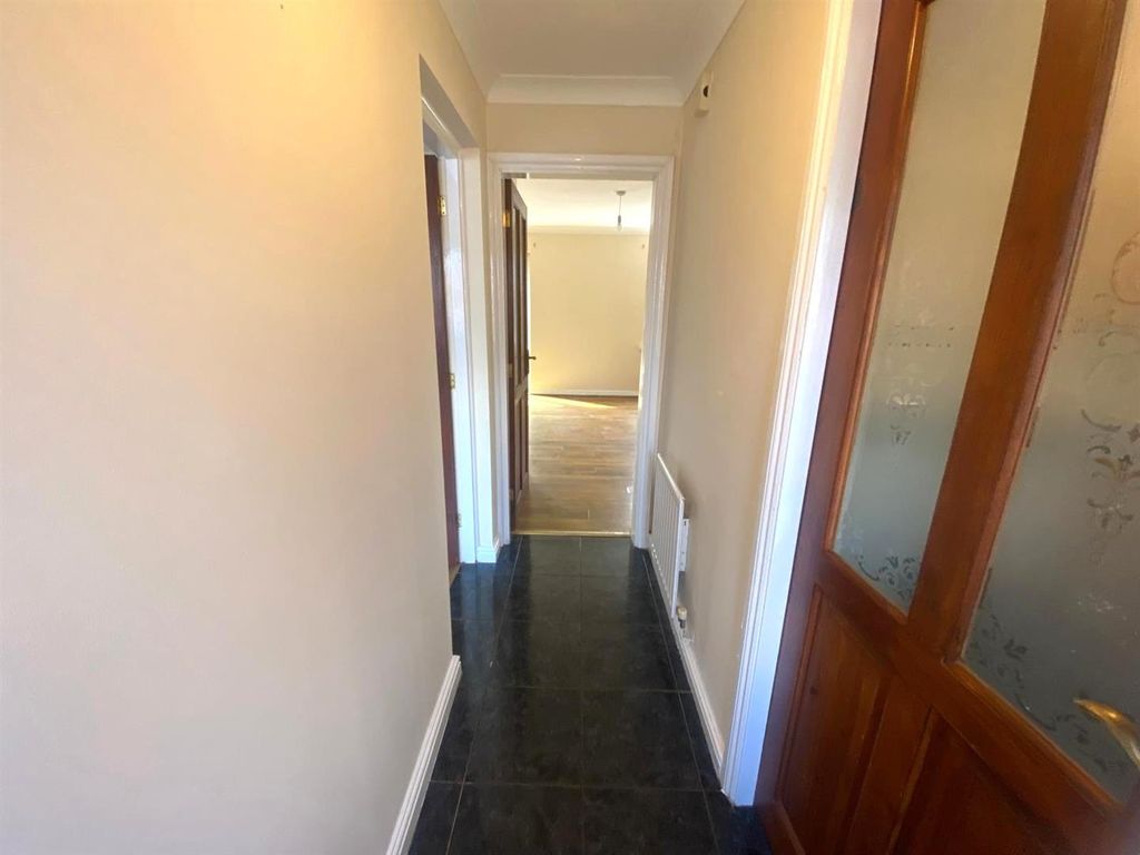 Property photo 2 of 22 Hallway.Jpeg