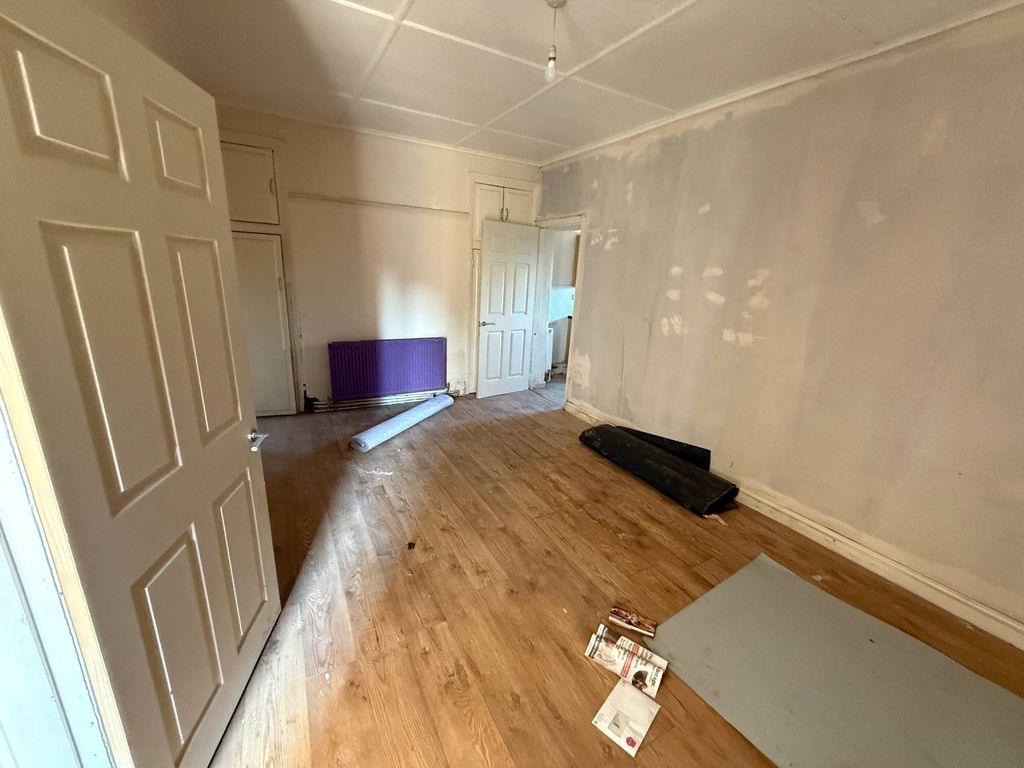 Property photo 3 of 13 Picture No. 02