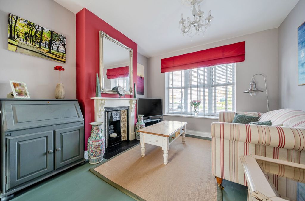 Property photo 2 of 20