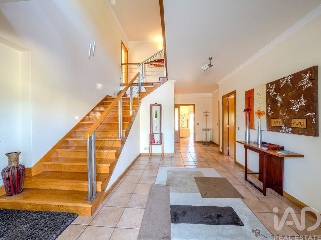 Property photo 2 of 40