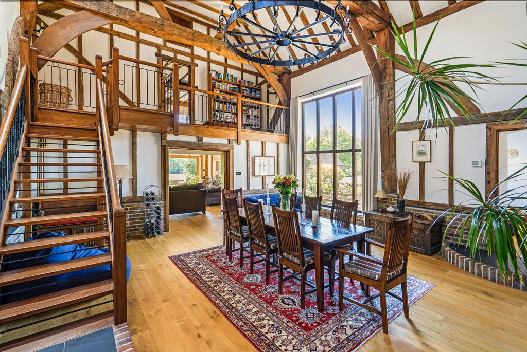 Property photo 2 of 27