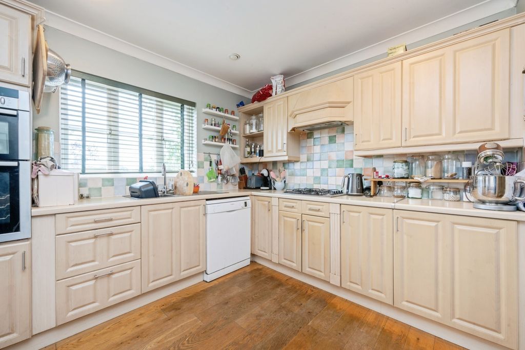 Property photo 3 of 17 Photo
